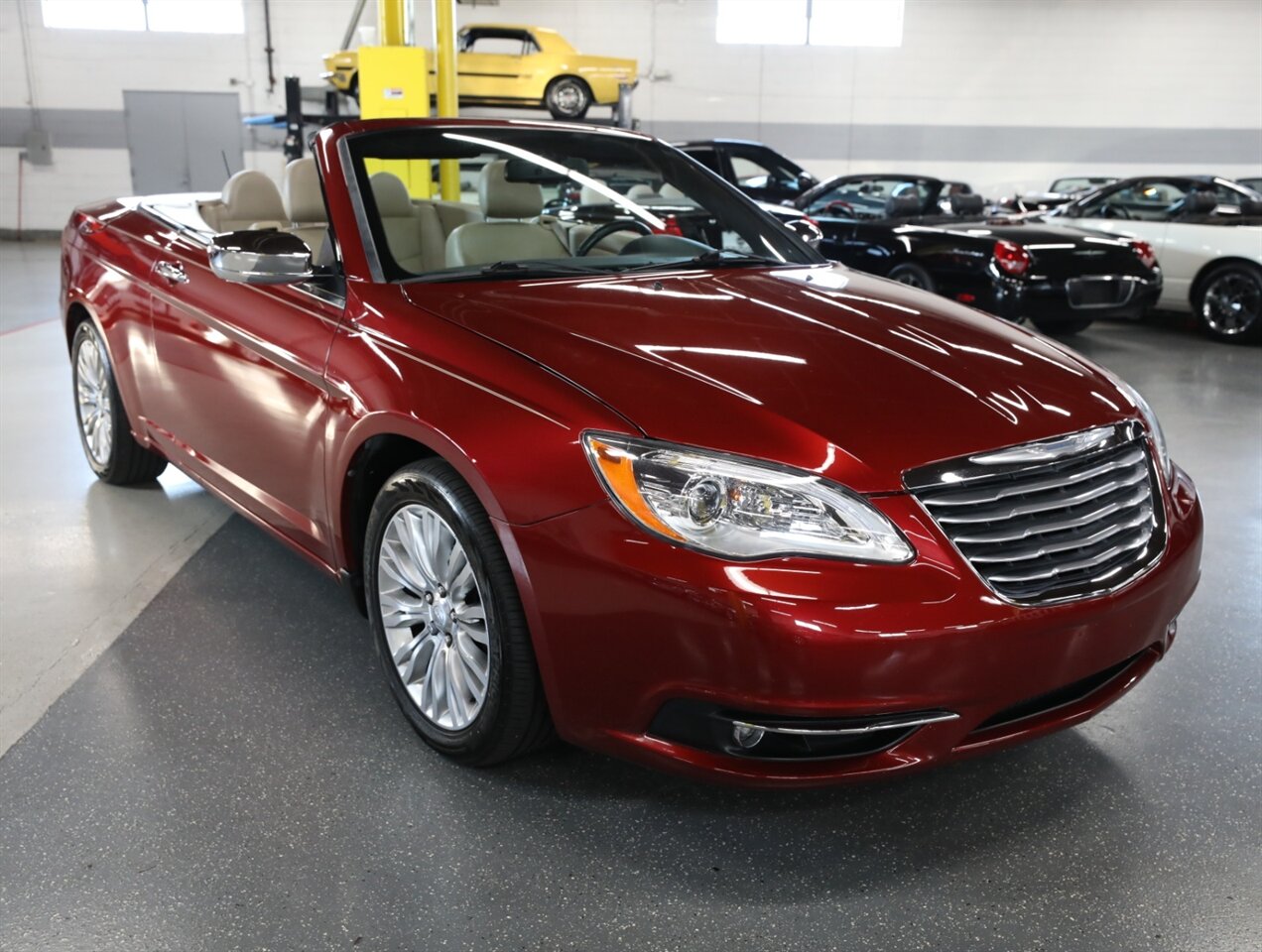 2013 Chrysler 200 Limited - Photo 7 - Addison, IL 60101