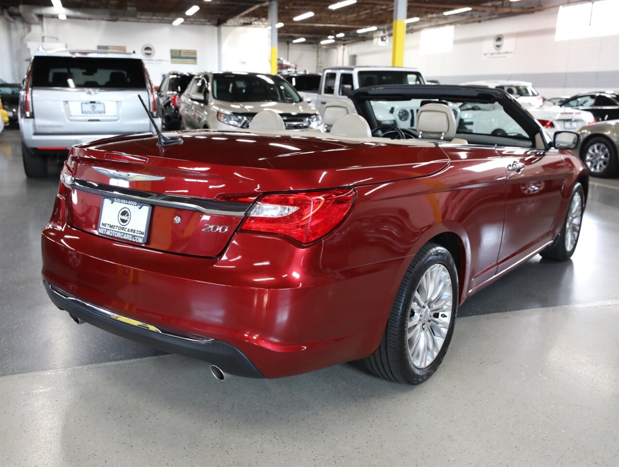 2013 Chrysler 200 Limited - Photo 9 - Addison, IL 60101