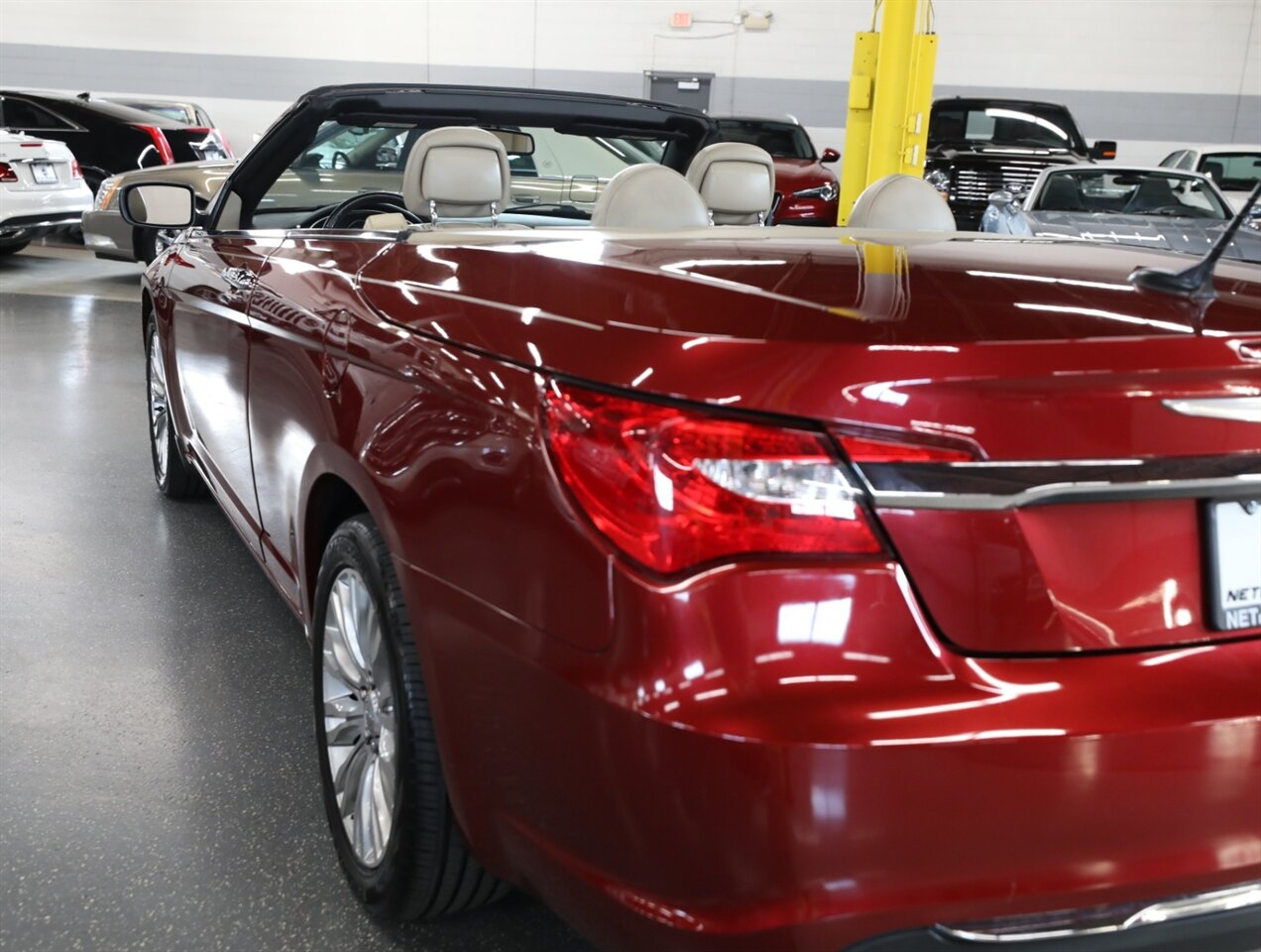 2013 Chrysler 200 Limited - Photo 14 - Addison, IL 60101