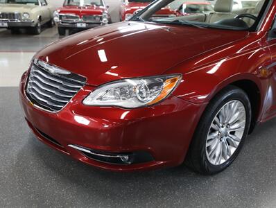 2013 Chrysler 200 Limited - Photo 3 - Addison, IL 60101