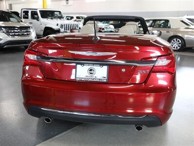 2013 Chrysler 200 Limited - Photo 10 - Addison, IL 60101