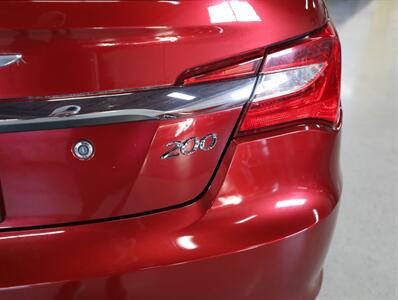 2013 Chrysler 200 Limited - Photo 11 - Addison, IL 60101