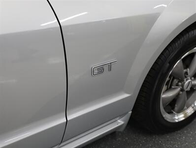 2005 Ford Mustang GT Premium   - Photo 10 - Addison, IL 60101