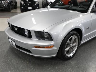 2005 Ford Mustang GT Premium   - Photo 3 - Addison, IL 60101