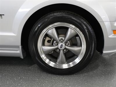 2005 Ford Mustang GT Premium   - Photo 48 - Addison, IL 60101