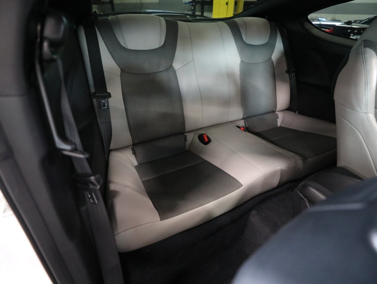 2015 Hyundai Genesis Coupe 3.8 - Photo 20 - Addison, IL 60101