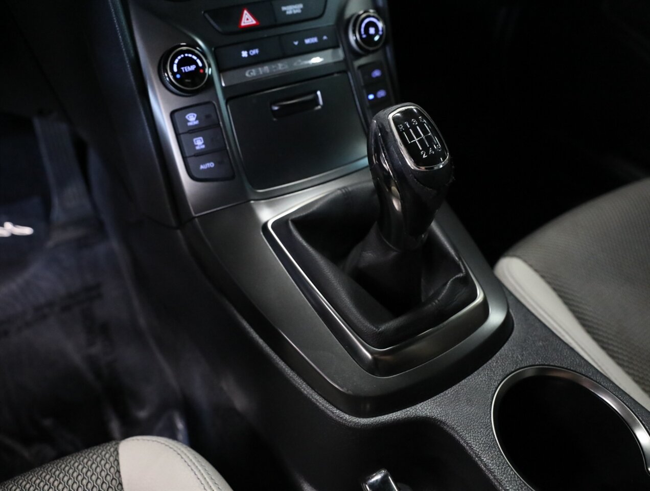 2015 Hyundai Genesis Coupe 3.8 - Photo 26 - Addison, IL 60101
