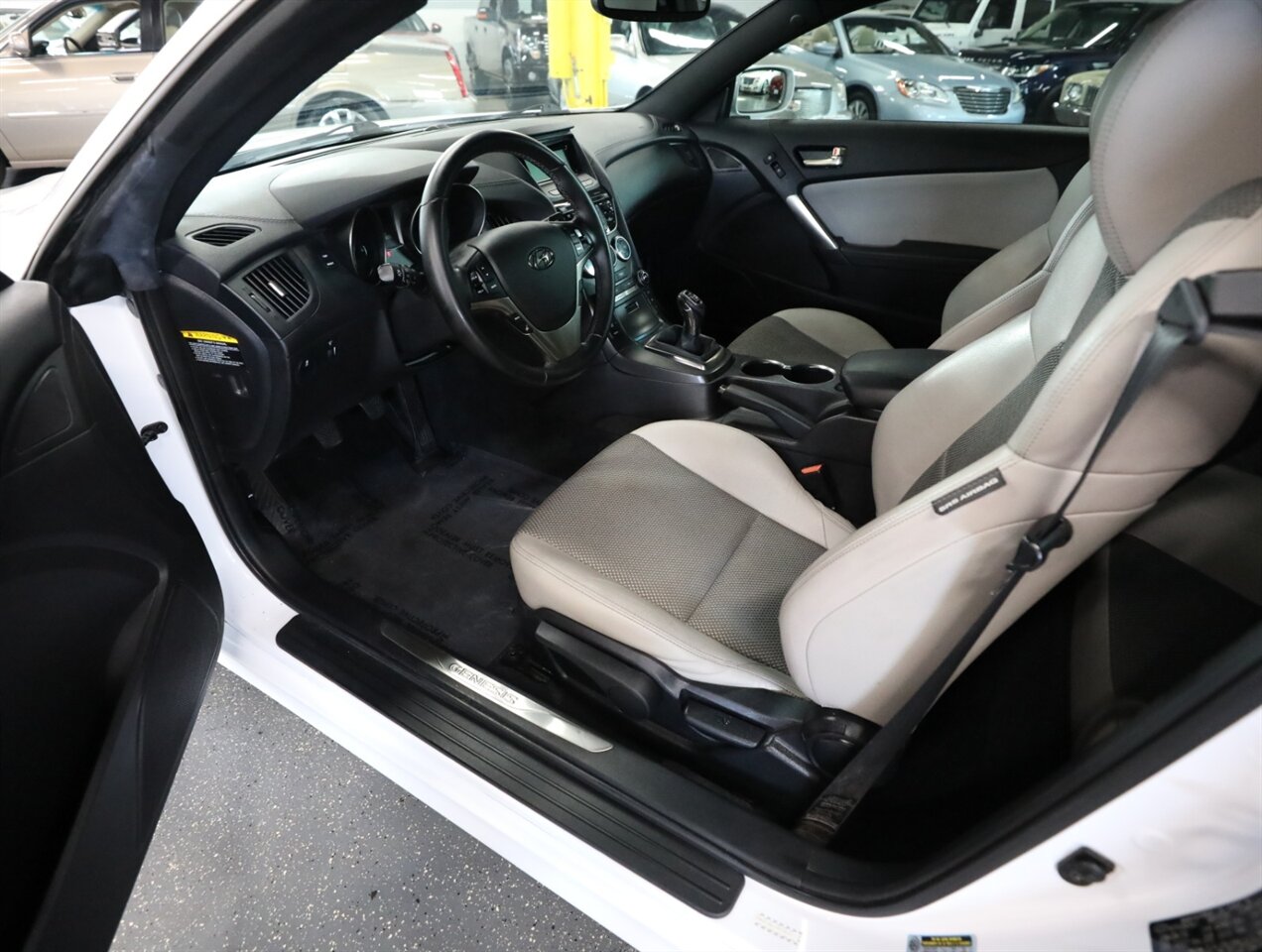 2015 Hyundai Genesis Coupe 3.8 - Photo 24 - Addison, IL 60101
