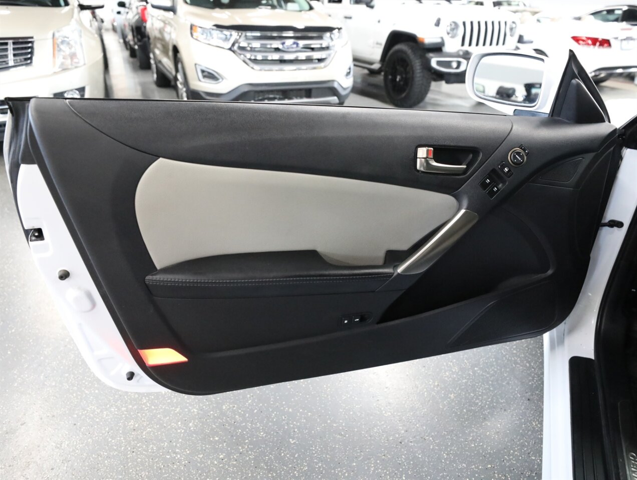 2015 Hyundai Genesis Coupe 3.8 - Photo 23 - Addison, IL 60101