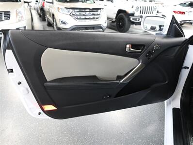 2015 Hyundai Genesis Coupe 3.8 - Photo 23 - Addison, IL 60101
