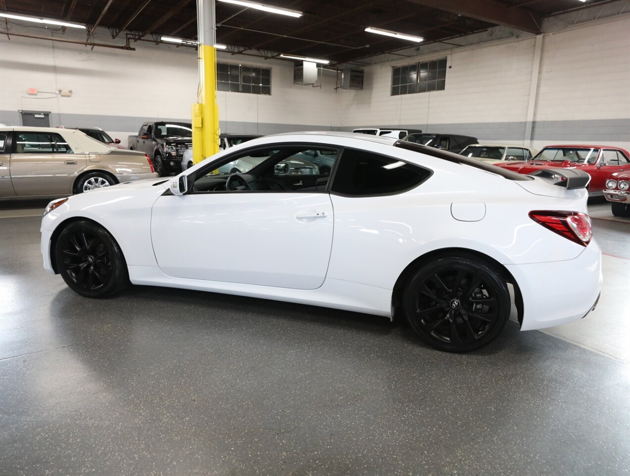 2015 Hyundai Genesis Coupe 3.8 - Photo 16 - Addison, IL 60101