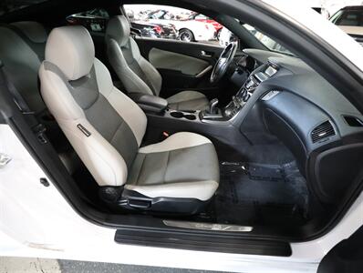 2015 Hyundai Genesis Coupe 3.8 - Photo 19 - Addison, IL 60101