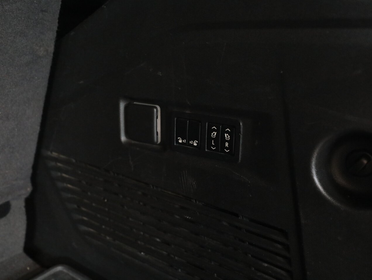 2022 Chevrolet Tahoe LT 4WD - Photo 21 - Addison, IL 60101