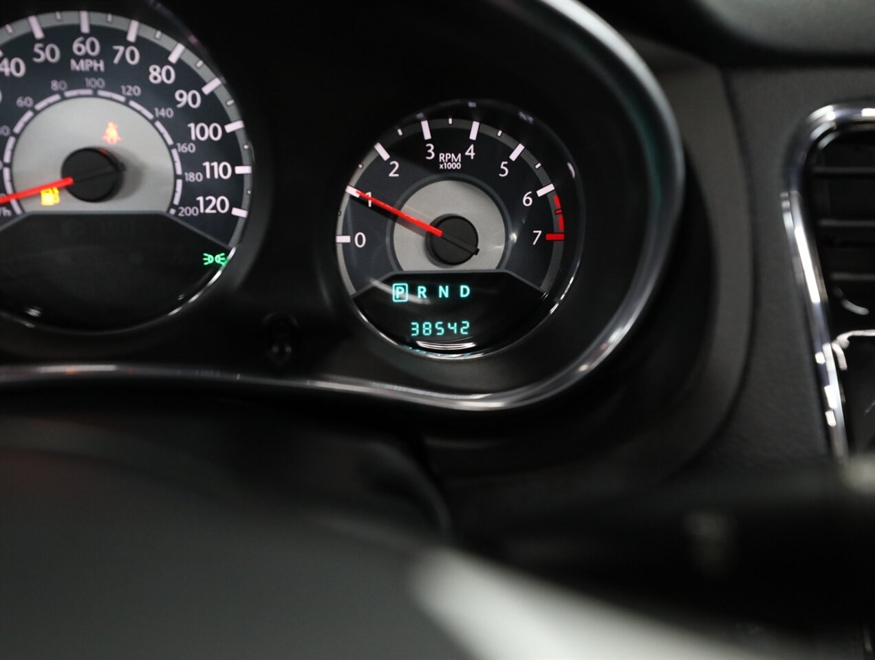 2013 Chrysler 200 Limited - Photo 34 - Addison, IL 60101