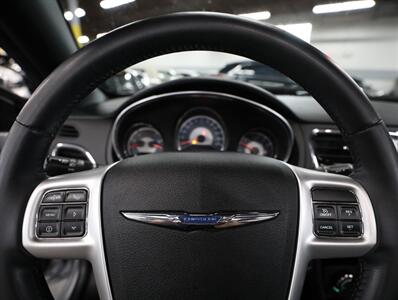 2013 Chrysler 200 Limited - Photo 32 - Addison, IL 60101