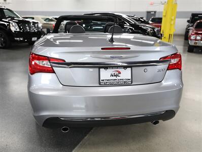2013 Chrysler 200 Limited - Photo 10 - Addison, IL 60101