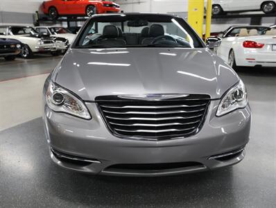 2013 Chrysler 200 Limited - Photo 6 - Addison, IL 60101