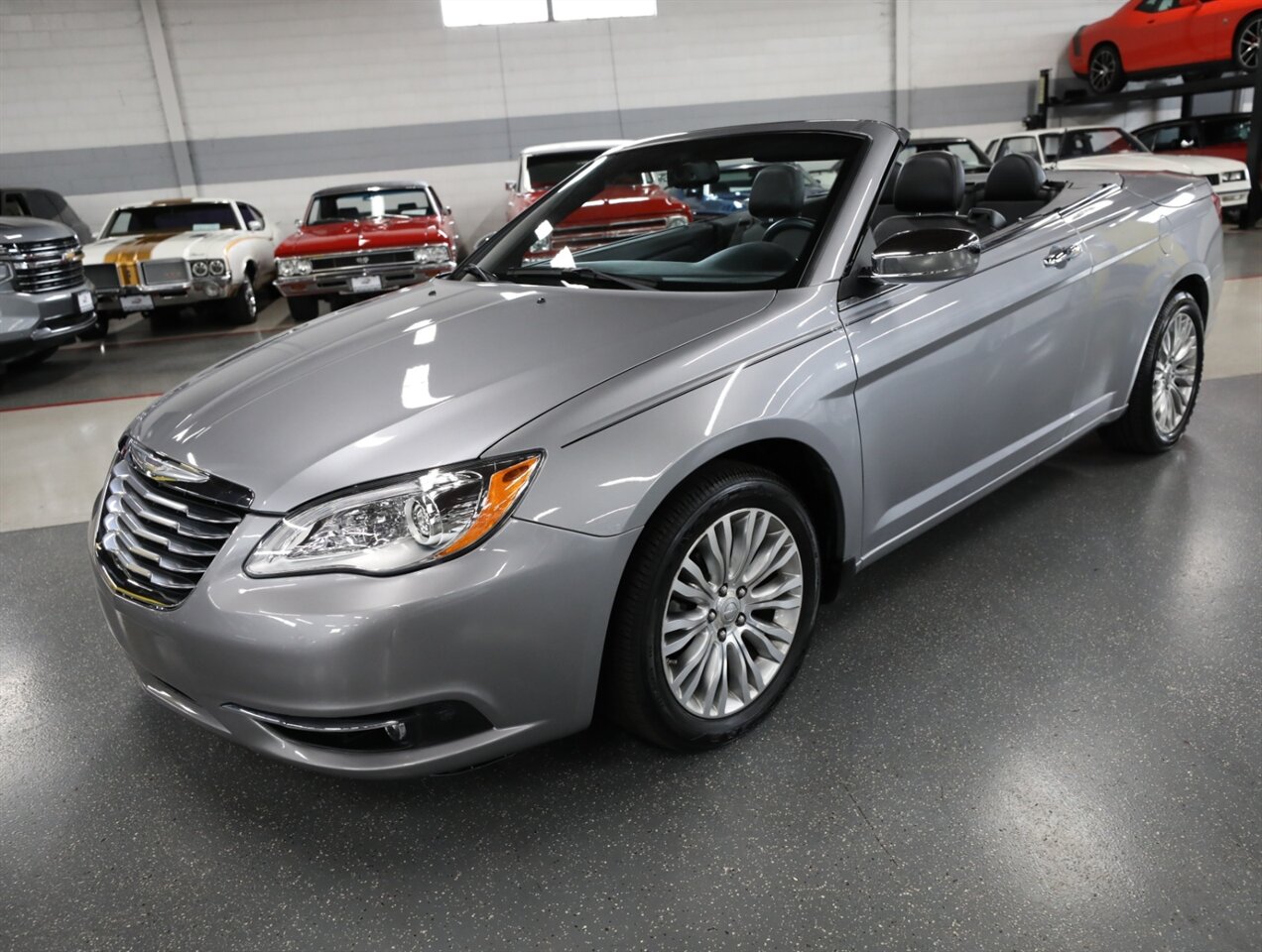2013 Chrysler 200 Limited - Photo 4 - Addison, IL 60101