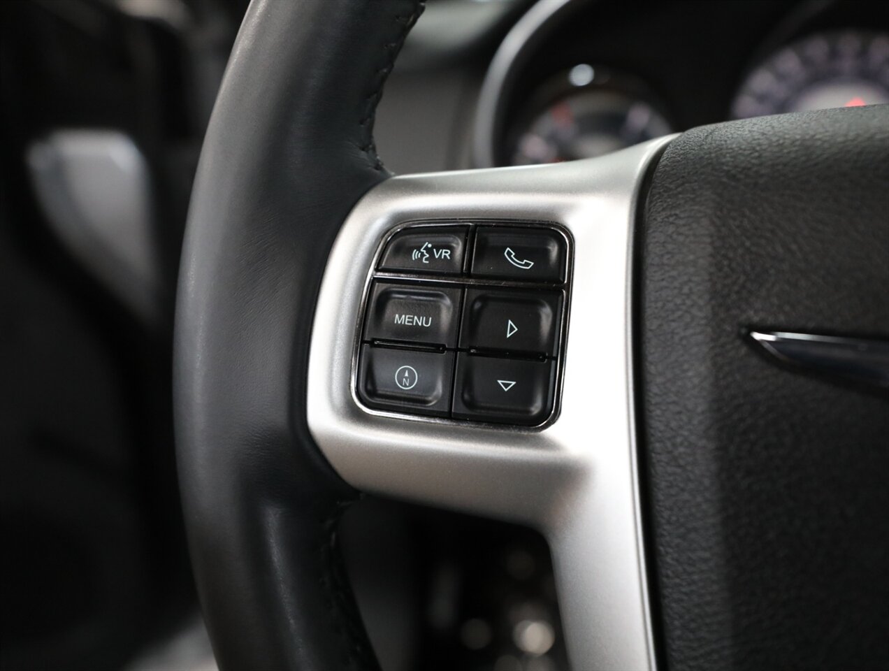 2013 Chrysler 200 Limited - Photo 31 - Addison, IL 60101