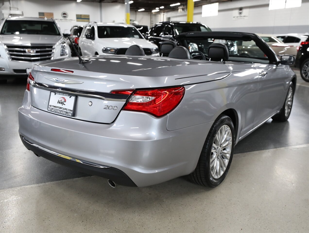 2013 Chrysler 200 Limited - Photo 9 - Addison, IL 60101