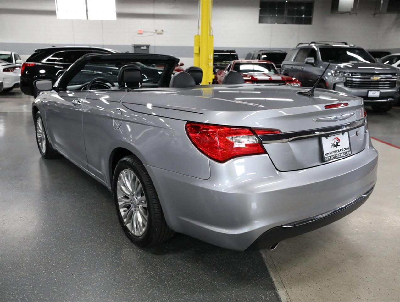 2013 Chrysler 200 Limited - Photo 13 - Addison, IL 60101