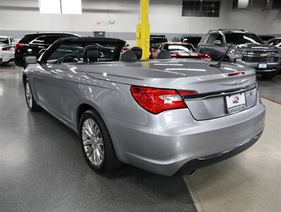 2013 Chrysler 200 Limited - Photo 13 - Addison, IL 60101