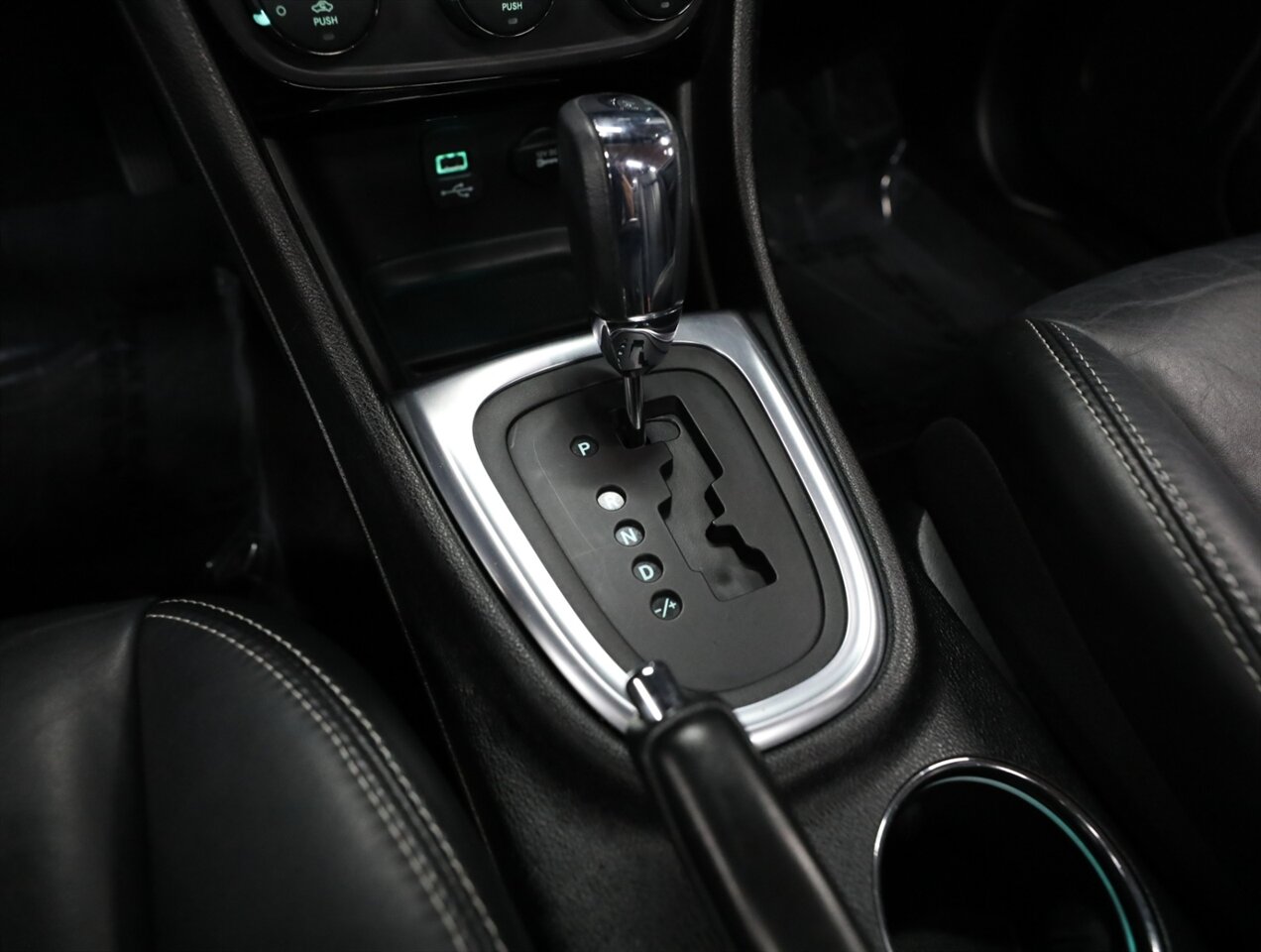 2013 Chrysler 200 Limited - Photo 27 - Addison, IL 60101