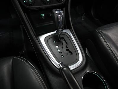2013 Chrysler 200 Limited - Photo 27 - Addison, IL 60101