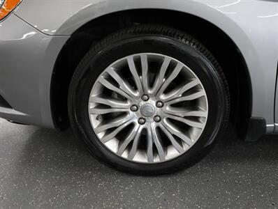 2013 Chrysler 200 Limited - Photo 42 - Addison, IL 60101