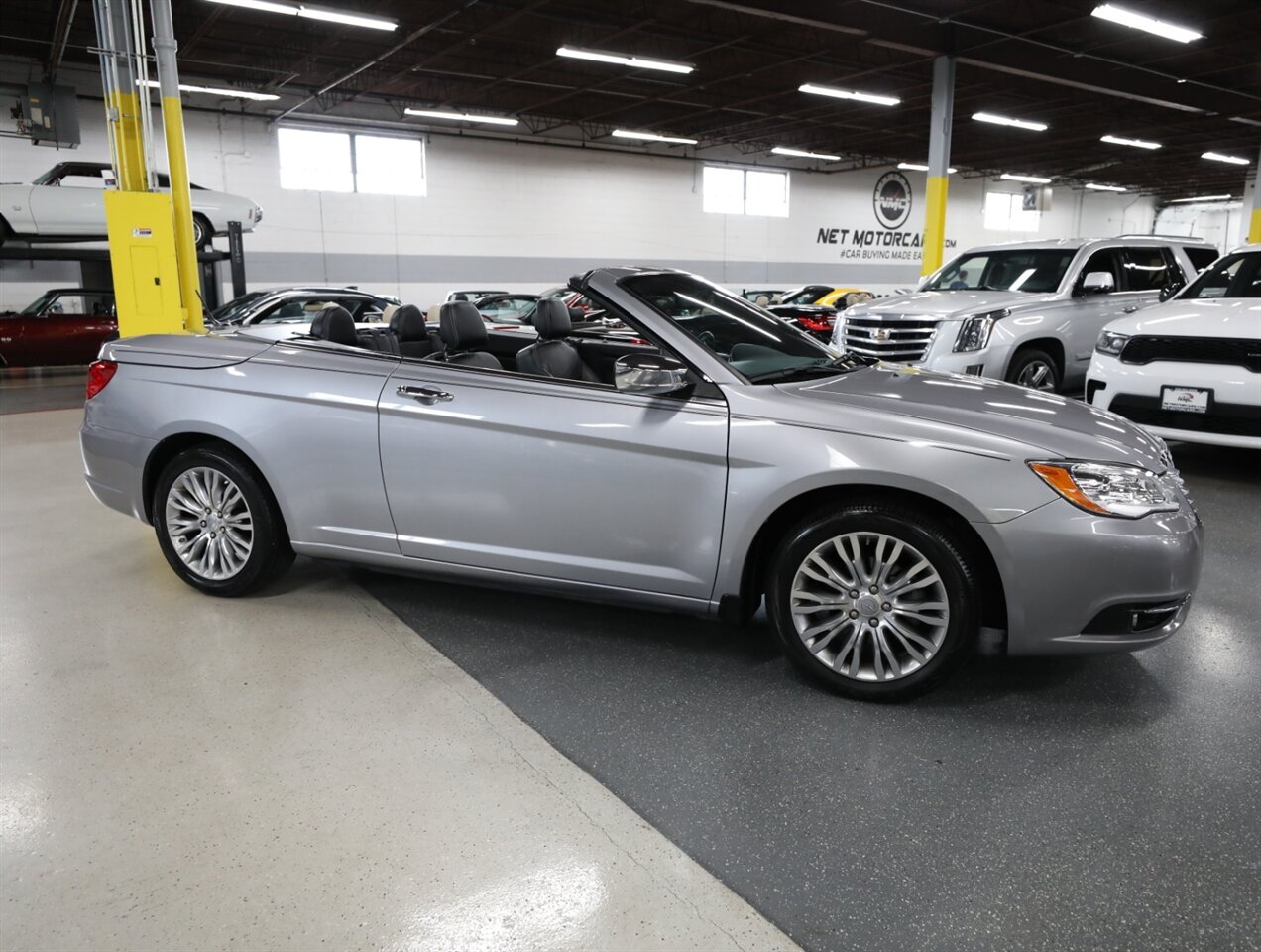 2013 Chrysler 200 Limited - Photo 8 - Addison, IL 60101