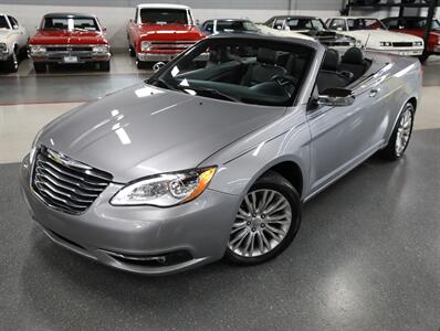2013 Chrysler 200 Limited - Photo 2 - Addison, IL 60101