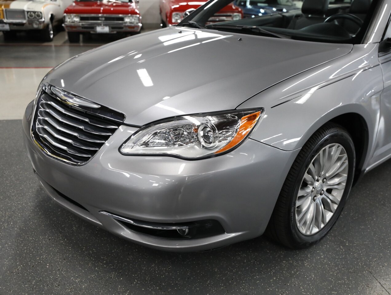2013 Chrysler 200 Limited - Photo 3 - Addison, IL 60101