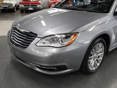 2013 Chrysler 200 Limited - Photo 3 - Addison, IL 60101