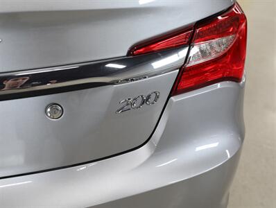 2013 Chrysler 200 Limited - Photo 11 - Addison, IL 60101