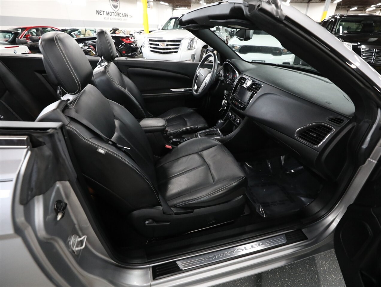 2013 Chrysler 200 Limited - Photo 18 - Addison, IL 60101