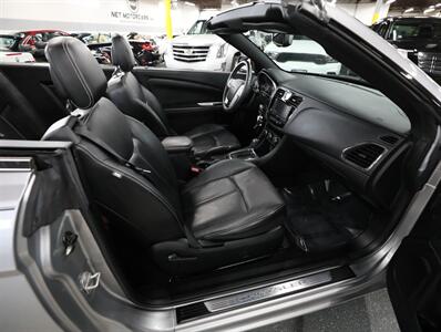 2013 Chrysler 200 Limited - Photo 18 - Addison, IL 60101