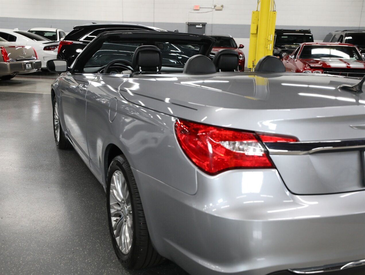 2013 Chrysler 200 Limited - Photo 14 - Addison, IL 60101