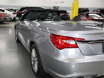 2013 Chrysler 200 Limited - Photo 14 - Addison, IL 60101