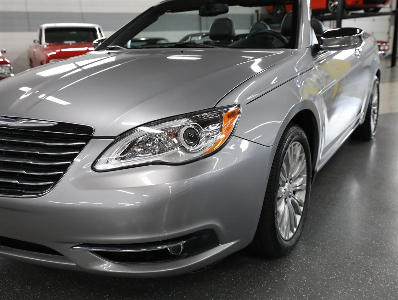 2013 Chrysler 200 Limited - Photo 5 - Addison, IL 60101