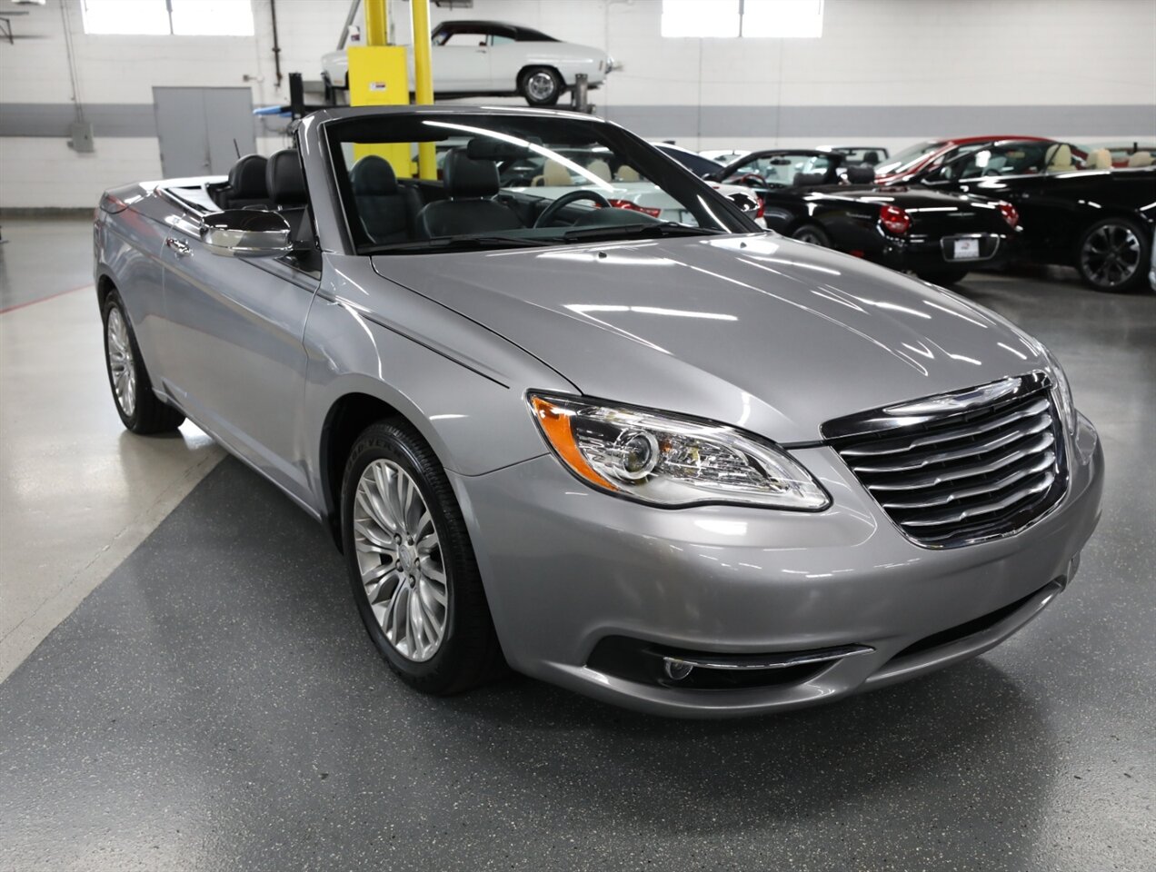 2013 Chrysler 200 Limited - Photo 7 - Addison, IL 60101