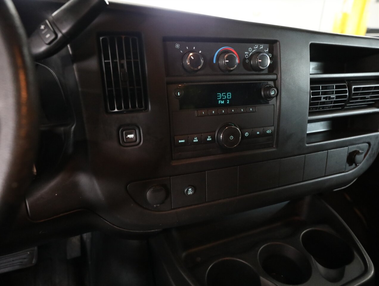 2014 GMC Savana 2500 - Photo 26 - Addison, IL 60101