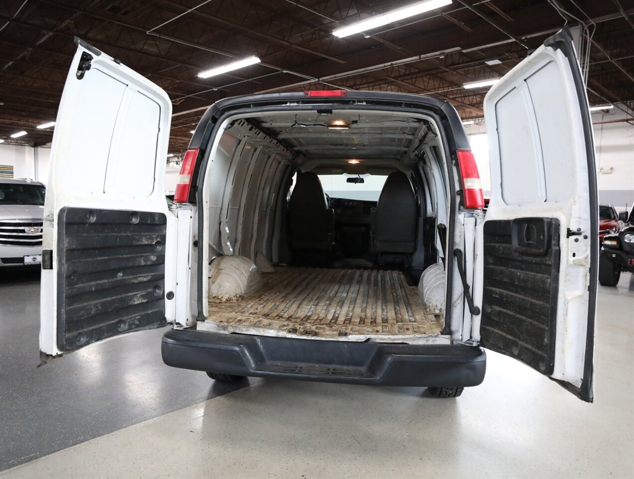 2014 GMC Savana 2500 - Photo 20 - Addison, IL 60101
