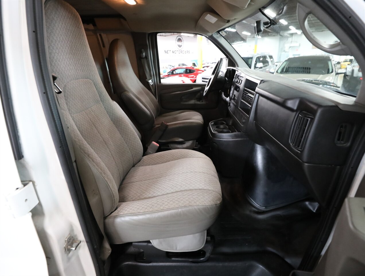 2014 GMC Savana 2500 - Photo 16 - Addison, IL 60101