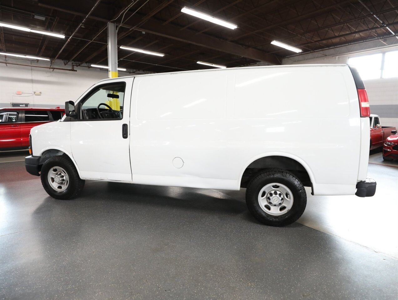 2014 GMC Savana 2500 - Photo 13 - Addison, IL 60101