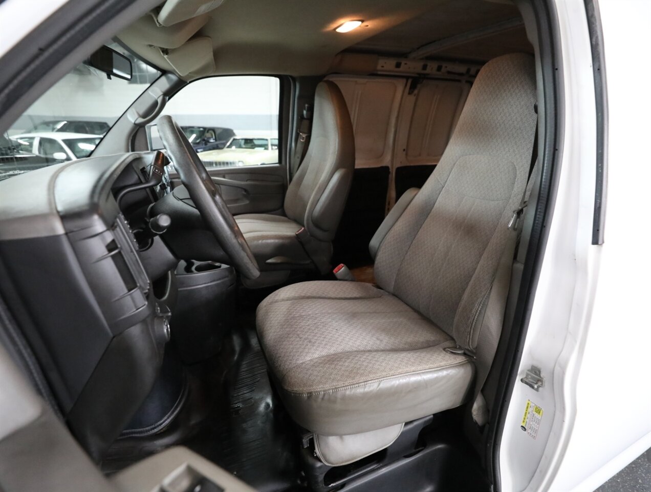 2014 GMC Savana 2500 - Photo 25 - Addison, IL 60101