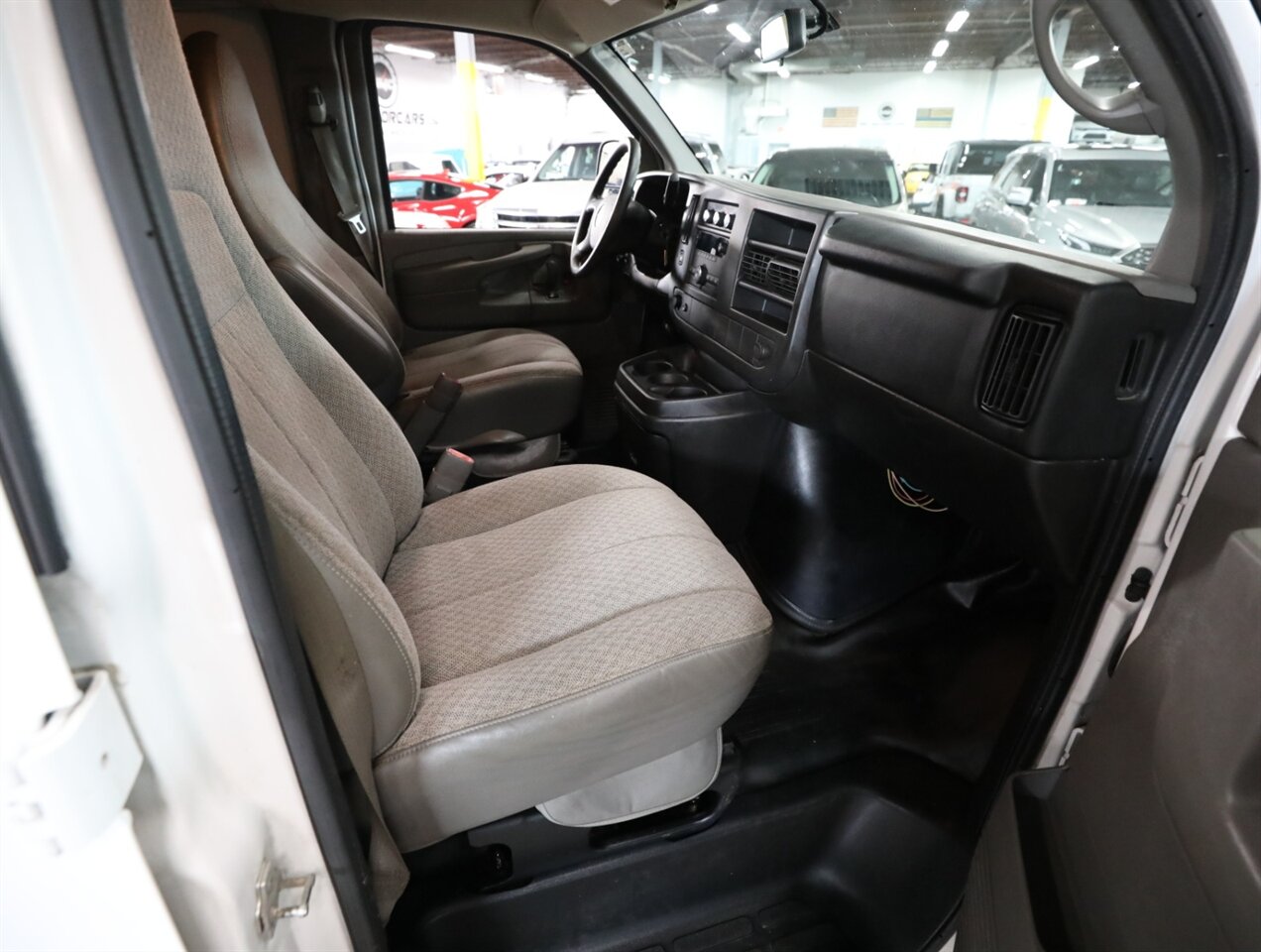 2014 GMC Savana 2500 - Photo 15 - Addison, IL 60101