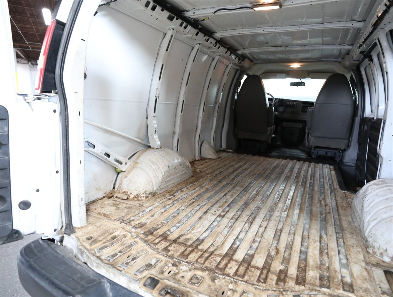 2014 GMC Savana 2500 - Photo 21 - Addison, IL 60101