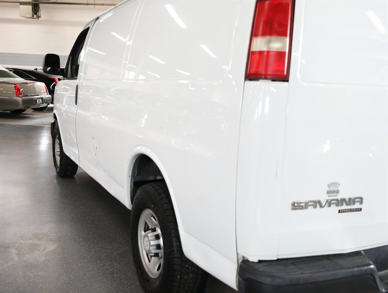2014 GMC Savana 2500 - Photo 12 - Addison, IL 60101