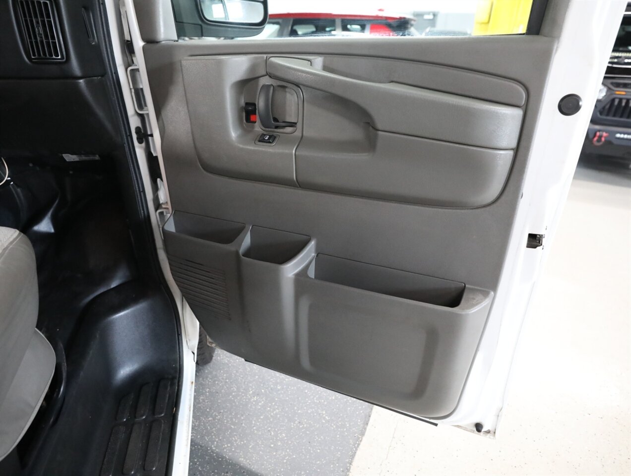 2014 GMC Savana 2500 - Photo 14 - Addison, IL 60101