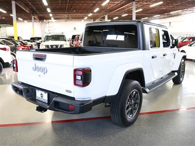 2020 Jeep Gladiator Overland 4X4   - Photo 10 - Addison, IL 60101